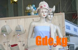 «Новогодний подарок» под елкой Дворца спорта 