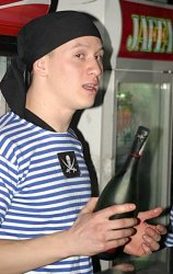 Пираты пьют ром