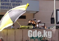 За дружбу народов с баллончиками в руках.