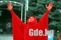 Место в лодке! Театры на улицах!